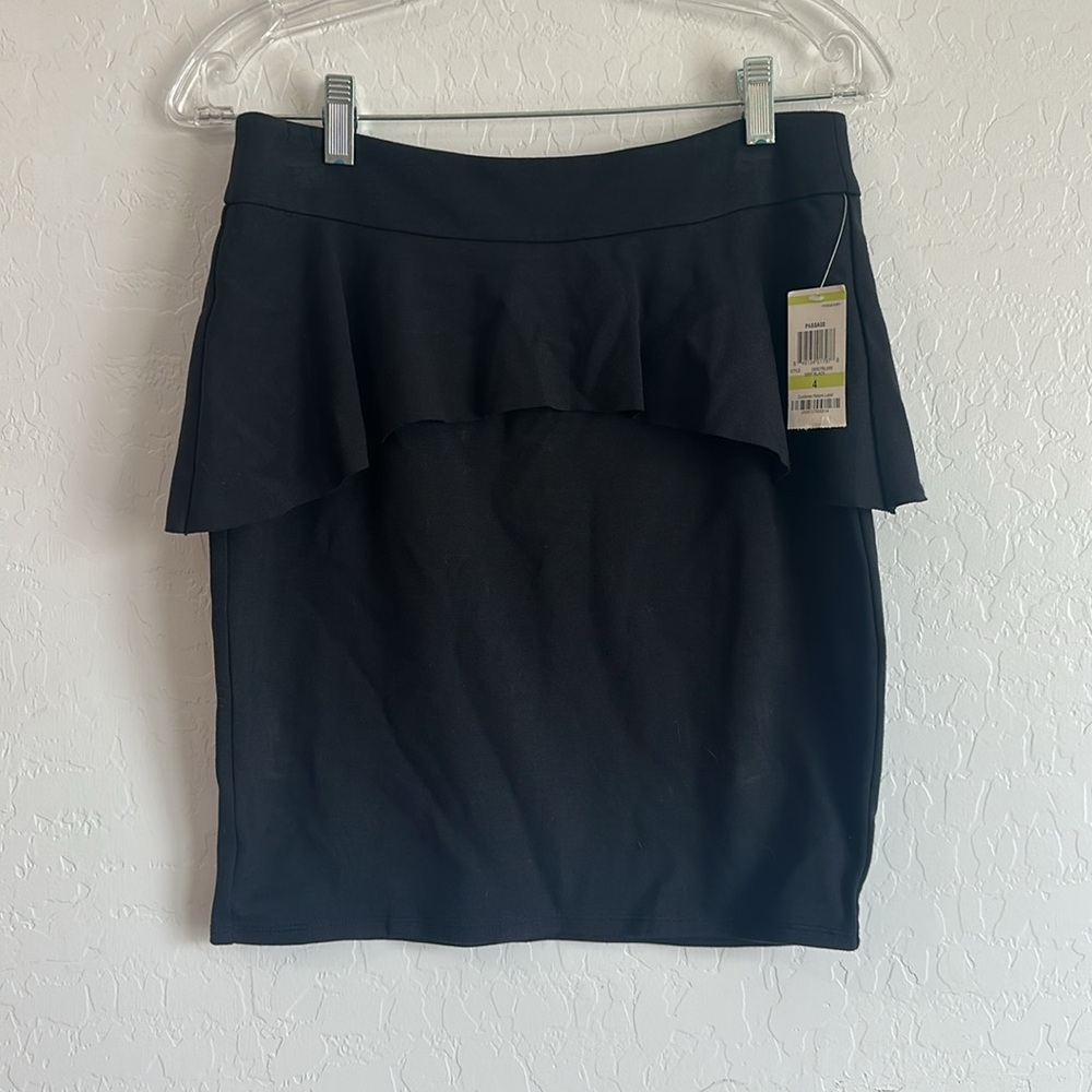 NWT business career ruffle skirt black formal women's size 4 pencil‎ mini zip up